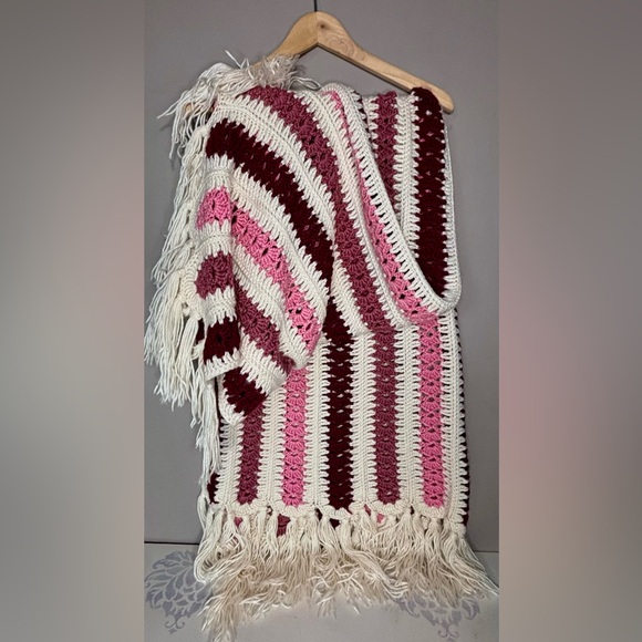 HANDCRAFTED Knitted Fringe Throw - Picture 5 of 5